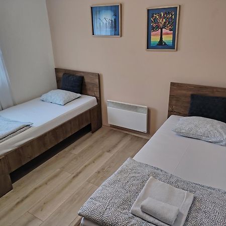 Guest House Pin ลัคตาชิ ภายนอก รูปภาพ